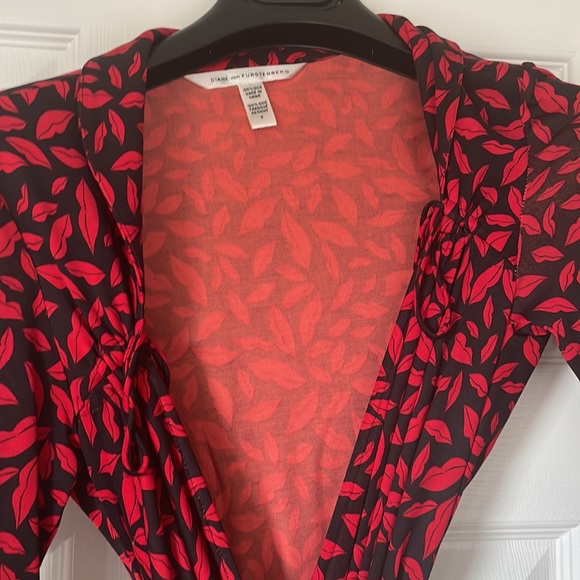 Iconic Diane Von Furstenberg lips wrap dress! - Picture 5 of 5